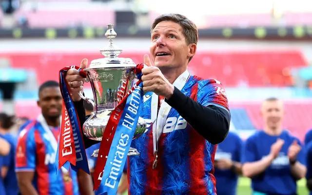 开云·体育app中国官方网站开云-英超黑马一夜崩盘！25岁队长转投曼城 主帅宣布赛季末走人