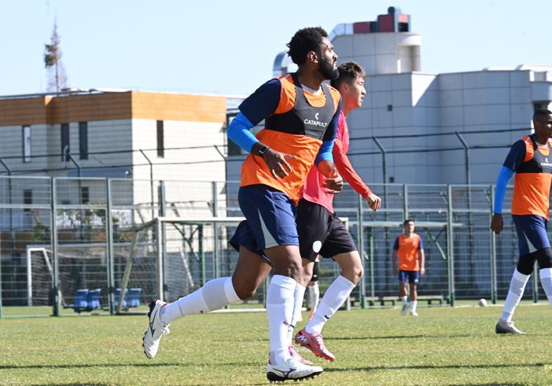 开云·体育 kaiyun 官方网站_kaiyun sports-3-2 2-1！玉昆击败功夫，英博击败亚泰两连胜 刘逸进球为留队加分