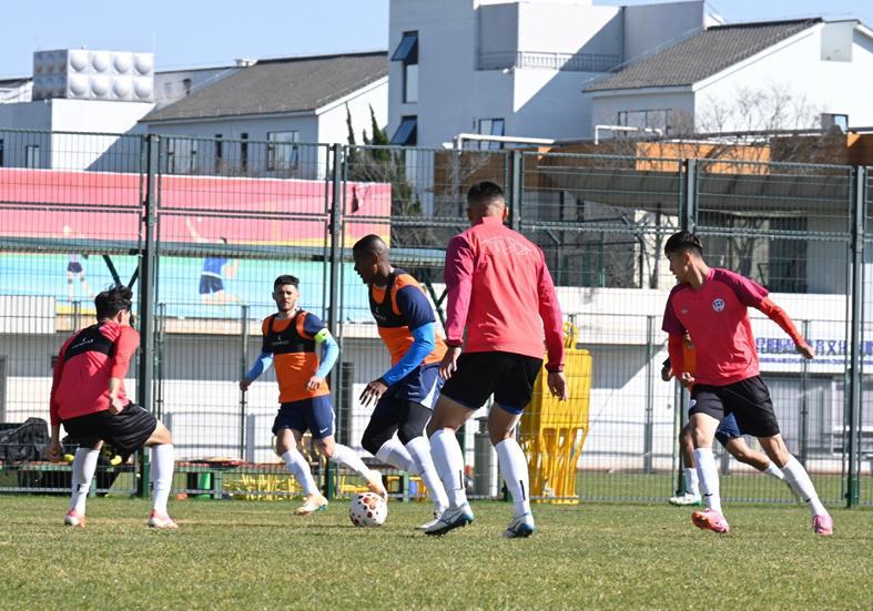 开云·体育 kaiyun 官方网站_kaiyun sports-3-2 2-1！玉昆击败功夫，英博击败亚泰两连胜 刘逸进球为留队加分